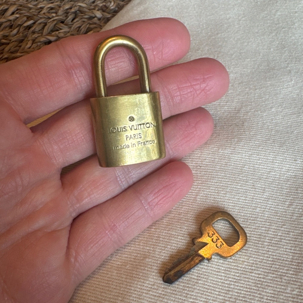 Authentic Louis Vuitton RARE Lock & Key #333 – Made in France - Picture 6 of 8